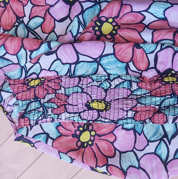 Zara crepe floral shirred shirt with keyhole back - Picture 7 of 9